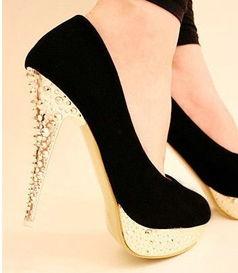 国产舔高跟鞋视频英文,Exploring the Allure of Domestic High Heel Obsession in Video Form